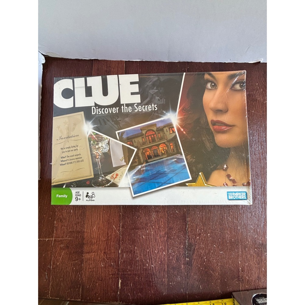 Clue Discover the Secrets Board Game 2008 Parker Brothers Hasbro New Sealed